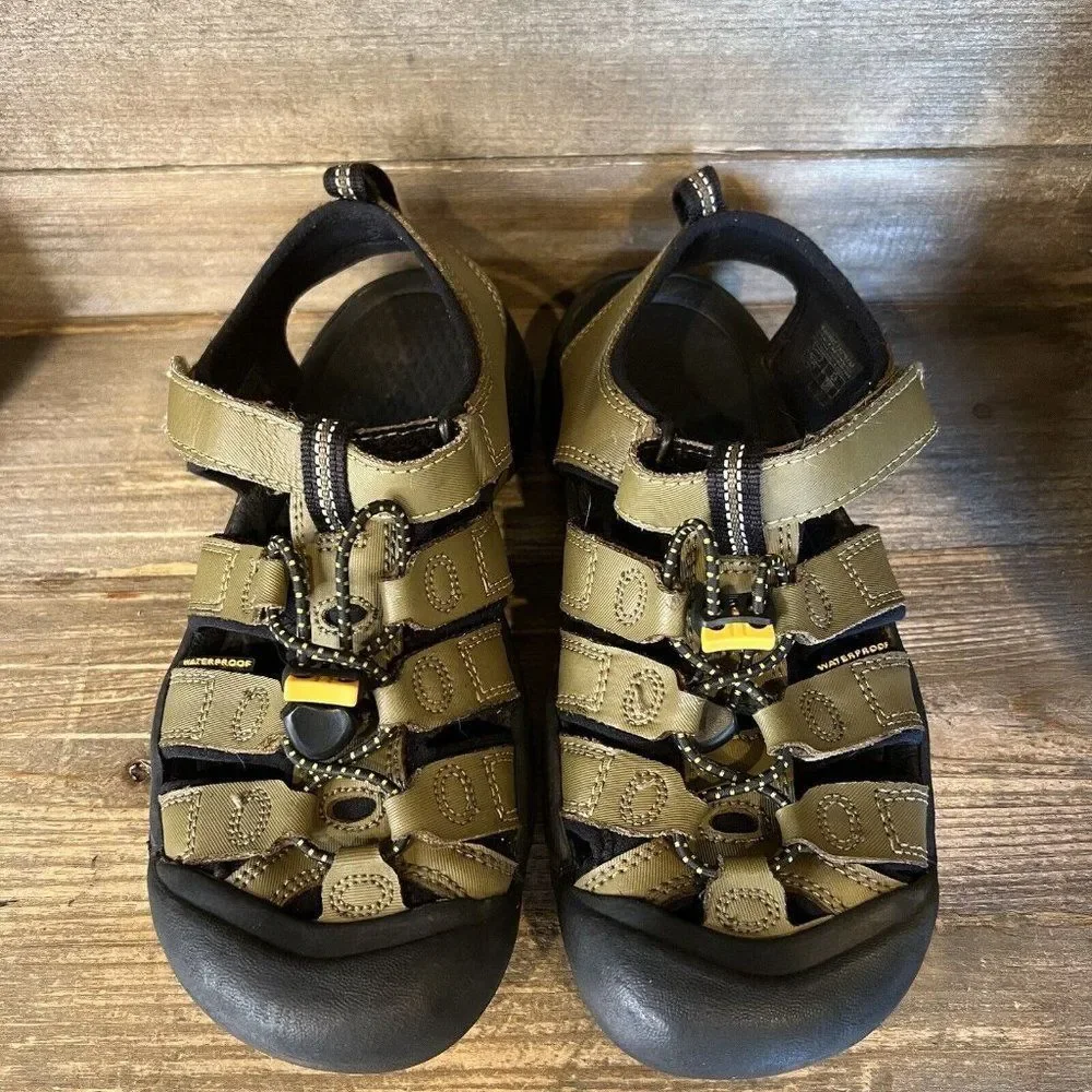 Childrens Big Kids Keen Newport H2 Waterproof Olive Green Shoes Sandals Size 4 Y